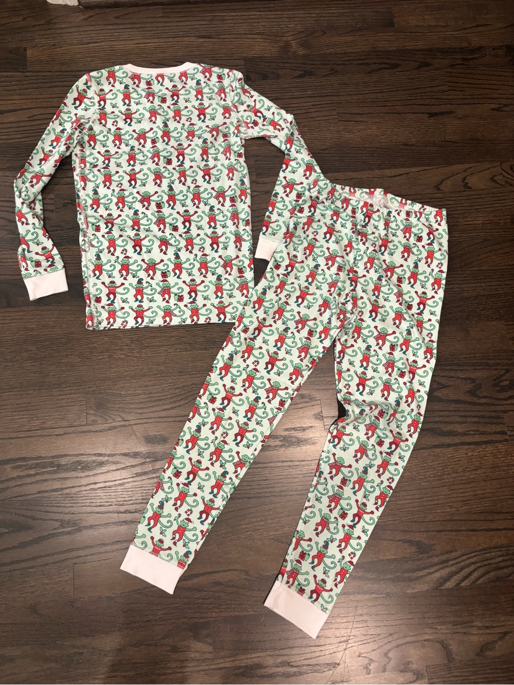 Roller Rabbit Holiday pajama set - Picture 5 of 6